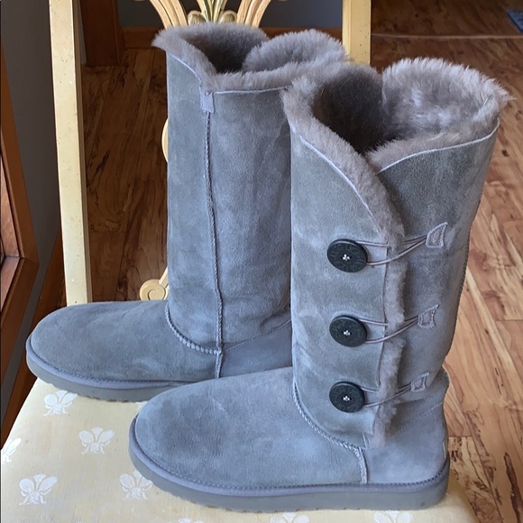 UGG Shoes - EUC Ugg  Bailey Button Triplet II grey boots - 11